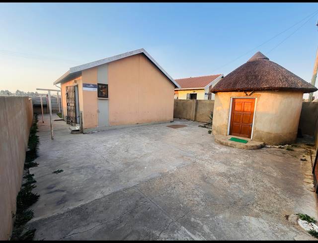 2 BEDROOM HOUSE FOR SALE IN SAVANNA CITY